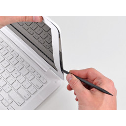 Замена лицевой панели дисплея MacBook Unibody модели A1342